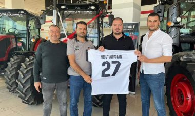Nizip Gücü Spor Kulübü'nden Mesut Alpaslan'a Forma 