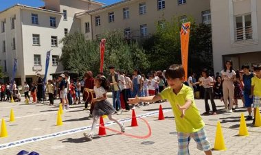 Bu Okul, Başka Okul 