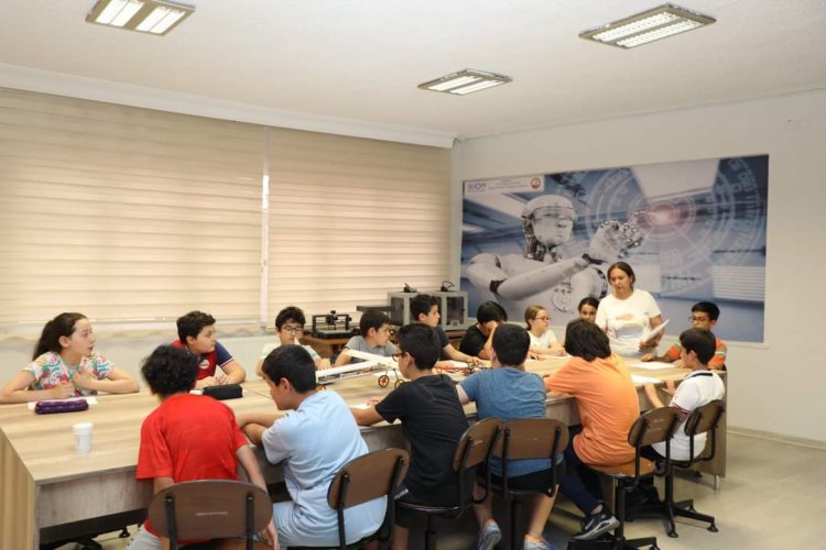 Öğrencilerden Nizip Belediyesi Bilim Merkezi’ne tam not 