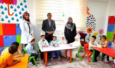 Minik öğrencilere taç giyme merasimi 