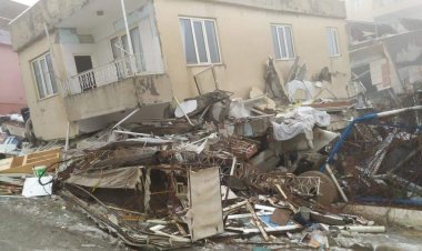 Sadece 5 saniyede çöken binada depremin kalanını enkaz altında yaşadılar