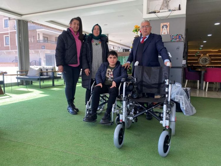 11 Yaşındaki Çocuğa Tekerlekli Sandalye Yardımı