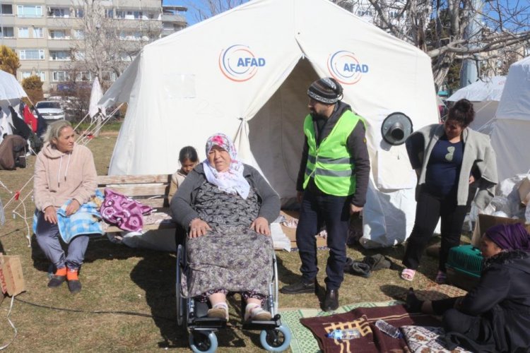 Gaziantep'te engelli depremzedelere medikal malzeme desteği