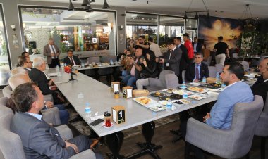 CHP MİLLETVEKİLLERİ BASINLA KAHVALTIDA BULUŞTU