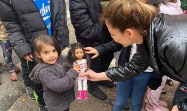 Okullara bilgisayar, çocuklara giyim eşyası, ailelere erzak yardımı