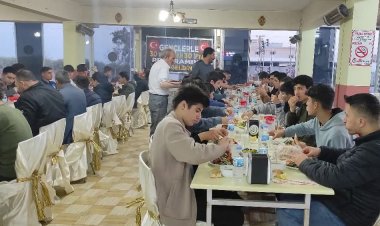 Nizip’te Gençlerle Geleneksel İftar Programı Devam Ediyor