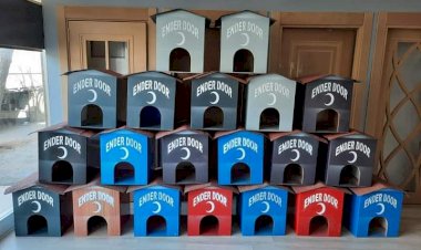 Duyarlı Esnaf Sokak Hayvanları için Kedi Evleri yaparak Kızılay'a teslim etti