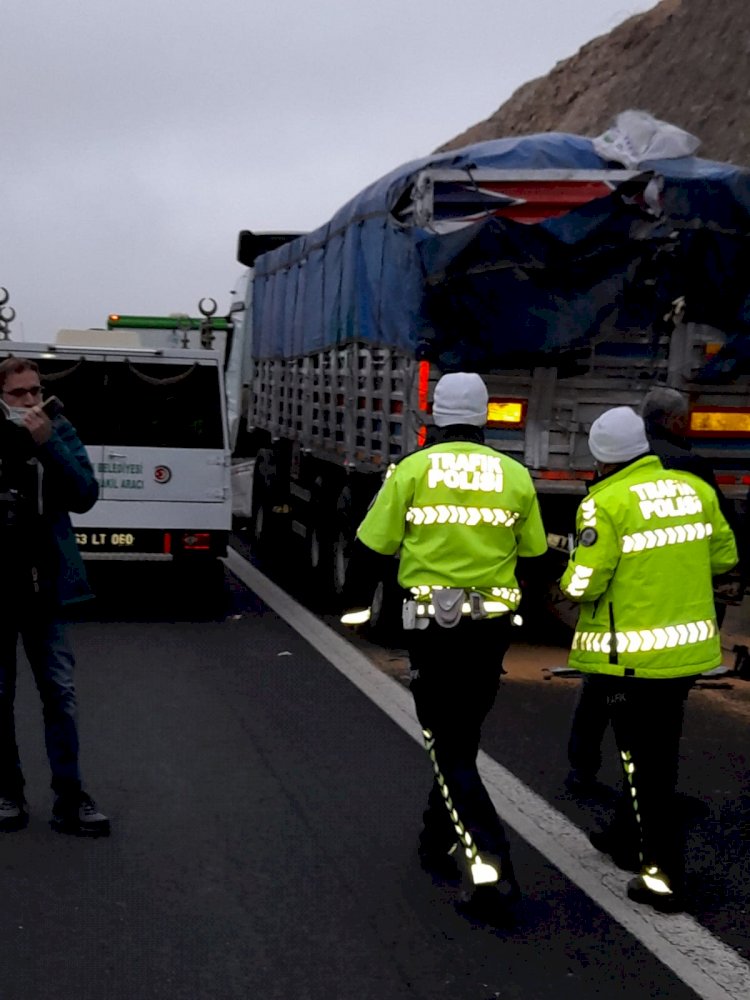 Birecik'te yolcu otobüsü kamyona çarptı: 3 ölü, 41 yaralı
