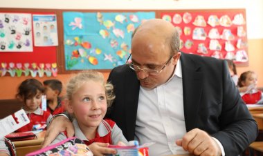 Nizip Belediyesi’nden öğrencilere hediye