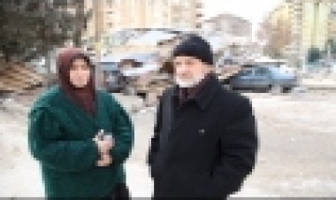 Enkaz altında kalmaktan dakikalarla kurtuldular