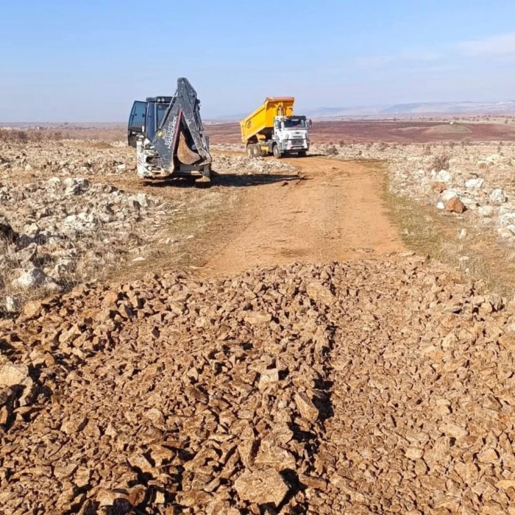 Nizip Belediyesi'nden Ulaşım Atağı: Yol Bakım ve Yenileme Çalışmaları Tüm Hızıyla Devam Ediyor