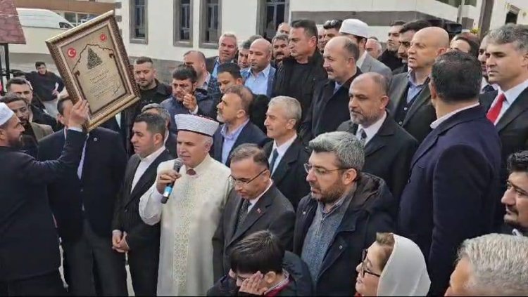 Hacı Beşir Hasan İnal Merkez Camii Dualarla Açıldı: Karkamış Yeni İbadethanesine Kavuştu