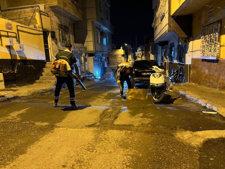 Nizip’te Gece Vardiyası: Belediye Ekipleri Sahadaydı