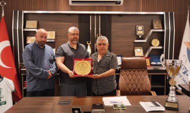 Hamza Dörtbudak’a Teşekkür Plaketi