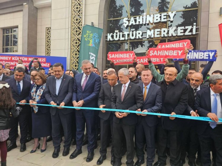 Şahinbey Belediyesi’nin Nizip’e kazandırdığı Kültür Merkezi’nin açılışı yapıldı