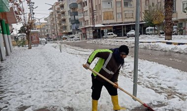 Nizip’te Kar Mesaisi: Belediye Ekipleri 24 Saat Sahada