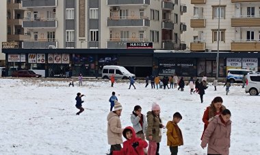 Nizip’te Kar Sevinci: Çocuklar Karda Doyasıya Eğlendi