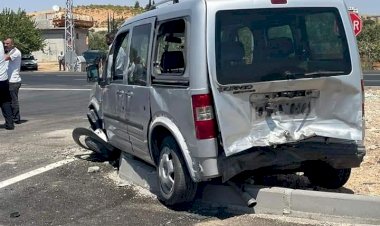 Nizip'te iki aracın karıştığı kazada 4 kişi yaralandı