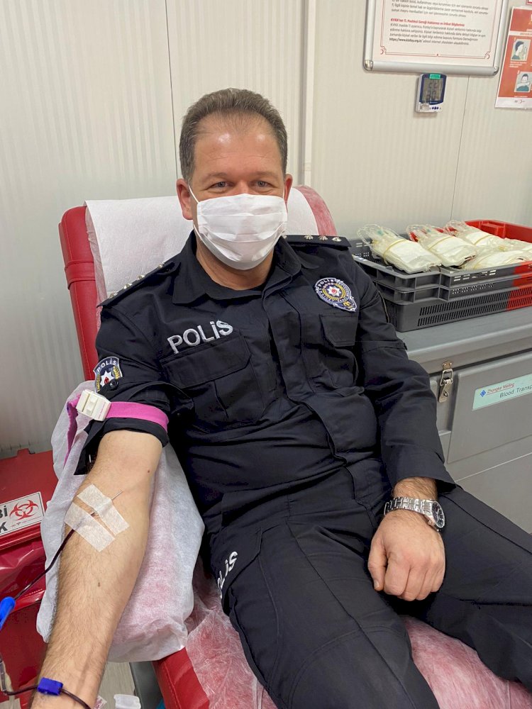 Polisler kan bağışında bulundu